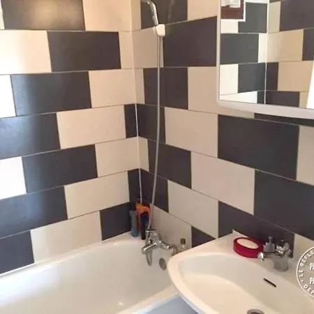 With 2 Bedrooms In With Shared Pool And Furnished Terrace *